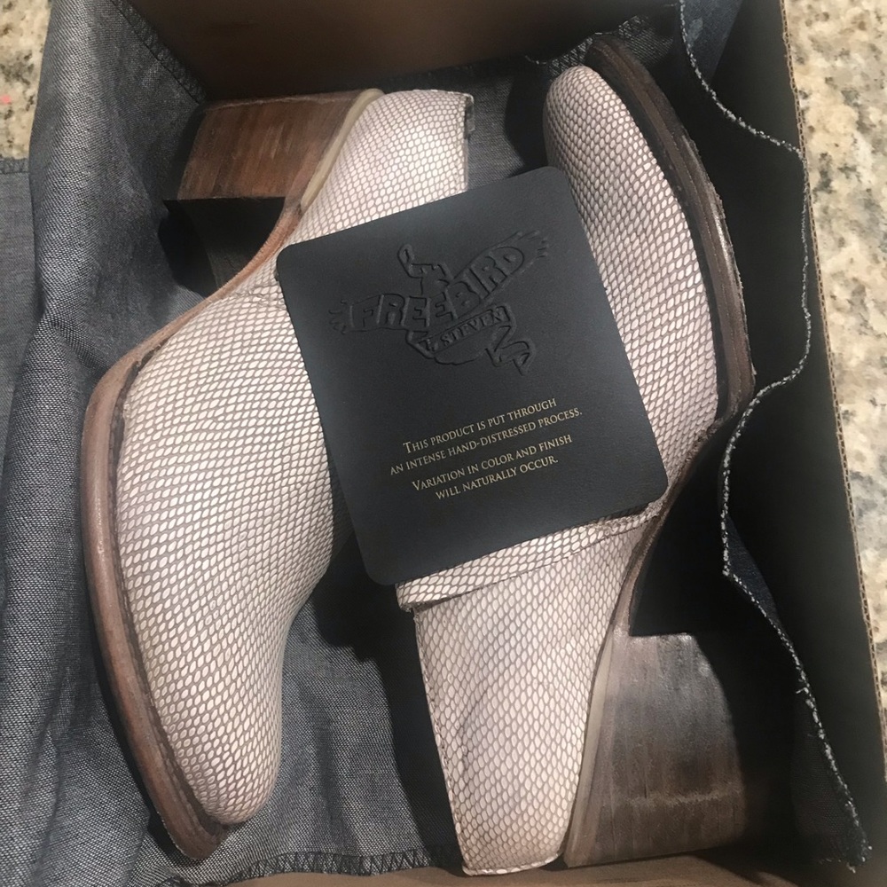 Freebird Shae White Snakeskin